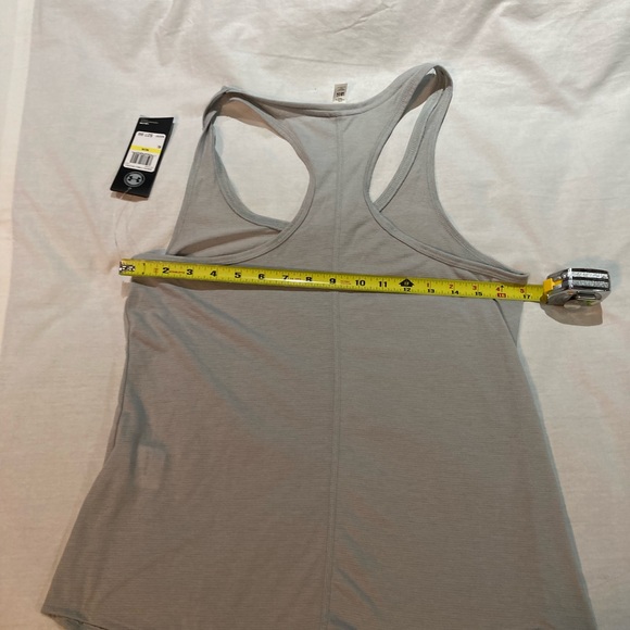 Lot of 2 Women’s Under Armour Run and playback retro tank tops! Size S/M, NWT! - Picture 5 of 7
